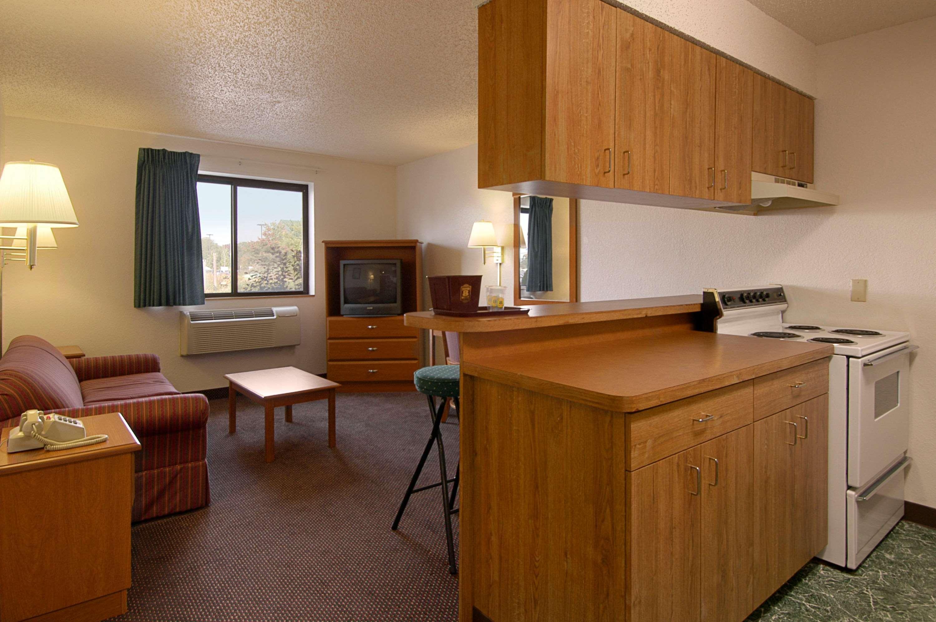 Super 8 By Wyndham Pulaski Exterior photo